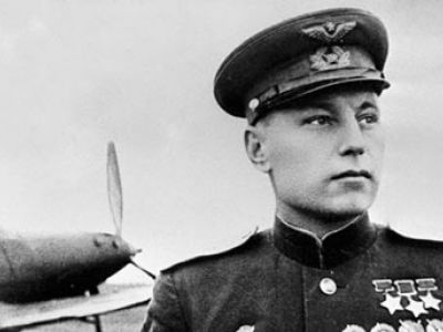 Легендарный военный летчик А.Покрышкин стал первым в истории Трижды Героем Советского Союза (1944 г.).